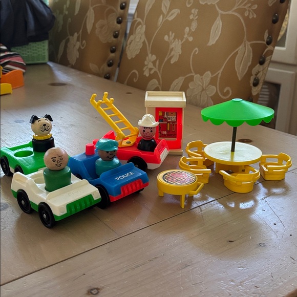 Vintage Fisher Price Little People Village Accessories - Picture 1 of 9